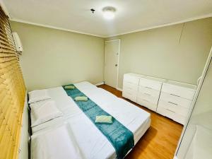 LetStay at Delsa 402 3-BR Condo 120-Sqm