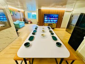 LetStay at Delsa 402 3-BR Condo 120-Sqm
