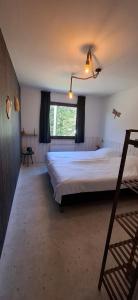 Auberge Chez Dikke Vriend, Chambres et taverne