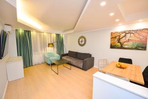 Apartment with Garden View room in One by One - at Grand Accommodation