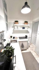 Cozy flat for 4-6 people, Andrassy str -Oktogon area