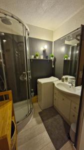 Renovated Duplex Apartment - 8 guests