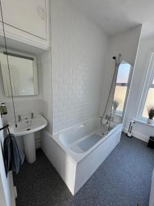 Luxury One Bedroom Apartment