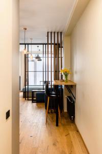 Main Street Lounge - terrace, free P, self check-in