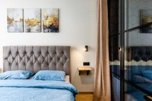 Main Street Lounge - terrace, free P, self check-in