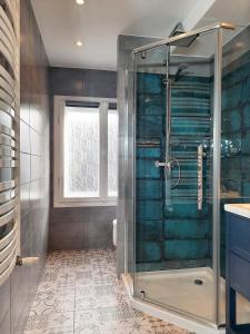 Ceglana i Witrażowa Komnata