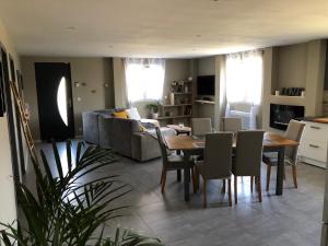 Lalcôve du 510 - Spa - chambre romantique - sauna - salle de jeux