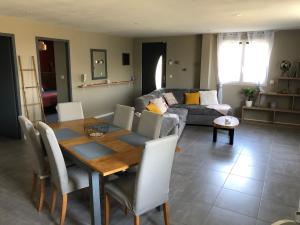 Lalcôve du 510 - Spa - chambre romantique - sauna - salle de jeux