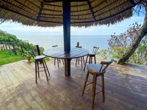 CASA NA PRAIA - 5 QUARTOS - PISCINA - CHURASQUEIRA e VISTA EXTRAORDINARIA - 20 PESSOAS