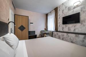 Superior Double Room with Spa Bath room in Florence Old Bridge B&B