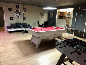 Lalcôve du 510 - Spa - chambre romantique - sauna - salle de jeux