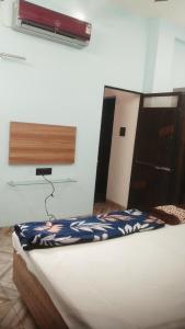 Shreeram guest house !near temple fully aircondition -prime location with free parking!