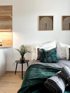 REAL Living by REFA Balcony Retreat 75