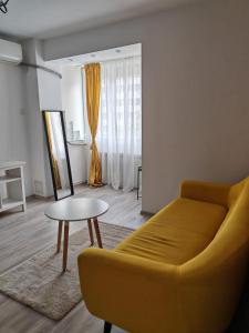 Yellow apartment in Bucharest