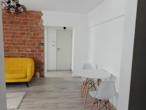 Yellow apartment in Bucharest