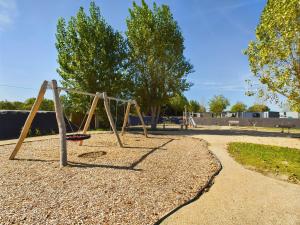 Chalets Joli chalet pour 6, piscine chauffee a l-annee : photos des chambres