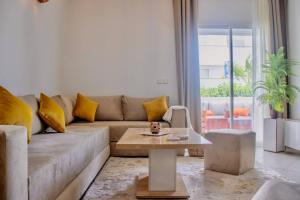 Secure luxury apartment with swimming pools