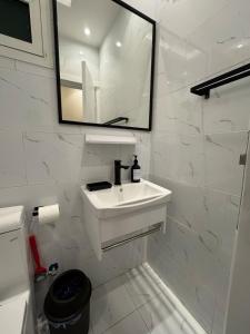 ALQIRAWAN Studio استديو مودرن حي القيروان