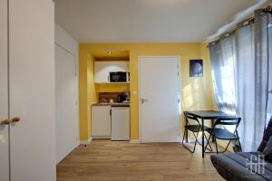 Appartements Mercure - Proche A10 -2 V -Parking- Rez-de-chaussee : photos des chambres