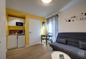 Appartements Mercure - Proche A10 -2 V -Parking- Rez-de-chaussee : photos des chambres