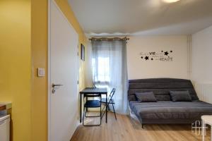 Appartements Mercure - Proche A10 -2 V -Parking- Rez-de-chaussee : photos des chambres