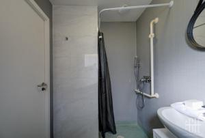 Appartements Mercure - Proche A10 -2 V -Parking- Rez-de-chaussee : photos des chambres