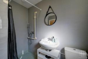 Appartements Mercure - Proche A10 -2 V -Parking- Rez-de-chaussee : photos des chambres