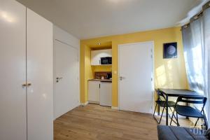 Appartements Mercure - Proche A10 -2 V -Parking- Rez-de-chaussee : Studio Standard