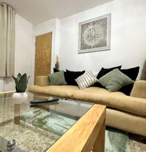 Fabulous Fiery Flat w body shower - Tylorstown