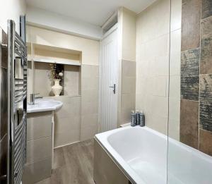 Fabulous Fiery Flat w body shower - Tylorstown