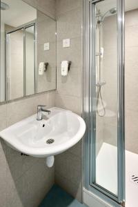 Hotels Kyriad Direct Dijon Sud - Chenove : photos des chambres