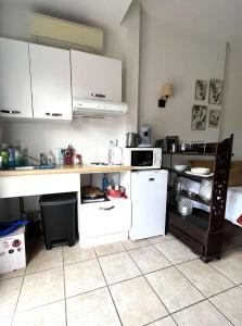 Appartements SAINT FLORENT - STUDIO 2 couchages Avec Piscine : photos des chambres