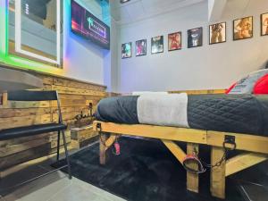 Kinky Kabin W Hot Tub, Sauna And Rooftop Garden