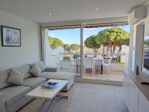 Sol-y-Days le Cormoran appartement vue sur port de plaisance