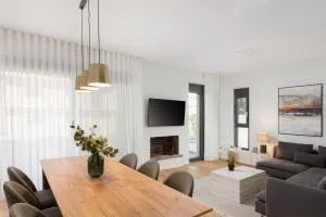 Glyfada Experience Residence - Soúrmena