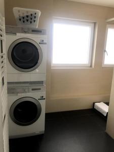 1BR apartment with balcony - West 13