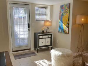 14th 99 Walk Score 3 mins to Metro rail