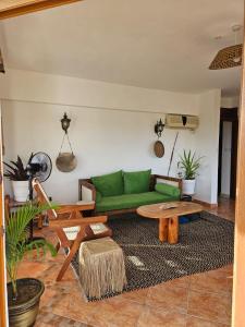 Hewani a bright & airy 1 BR apartment with an ocean view & pool