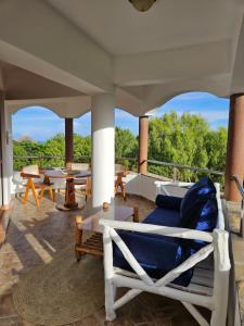 Hewani a bright & airy 1 BR apartment with an ocean view & pool