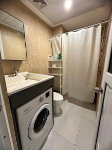 Minglanilla Condo with Pool, Gym & Fast WiFi