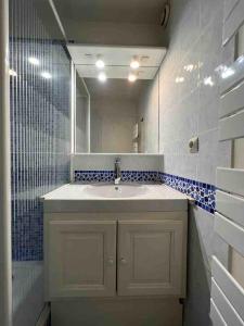 Appartement 4 Pièces, Vue Mer, Piscine et Parking privé