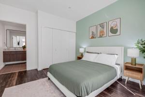 Luxurious 3BD Penthouse l Private Patio l Gym l Stunning Rooftop