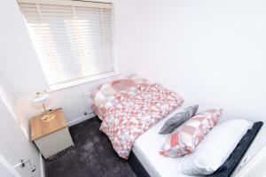 Manchester Cityside Deluxe Stay - 3 Bedroom House Great for Family with Free Parking & Garden