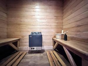 Rustic Rhondda Retreat W Hot Tub & Sauna - Ystrad