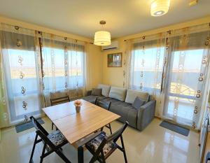 Sunny Ap in Golf Complex Lighthouse