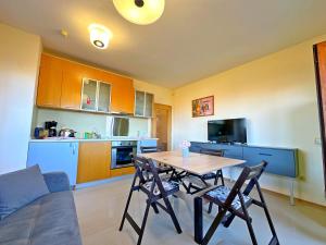 Sunny Ap in Golf Complex Lighthouse