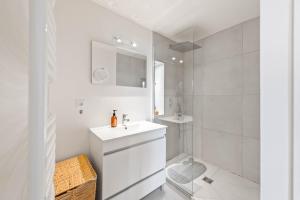 Maisons de vacances M62 Jolie villa Veyrier-du-lac avec Jacuzzi et vue sur lac : photos des chambres