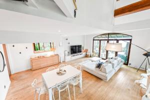 Maisons de vacances M62 Jolie villa Veyrier-du-lac avec Jacuzzi et vue sur lac : photos des chambres