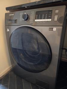 Contractors, City Centre, 4 Double Rooms, 3 Showers-Toilets, Sleeps 10, 4 TVs