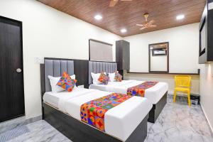 Via Gulshan Grand - Nr Gateway of India